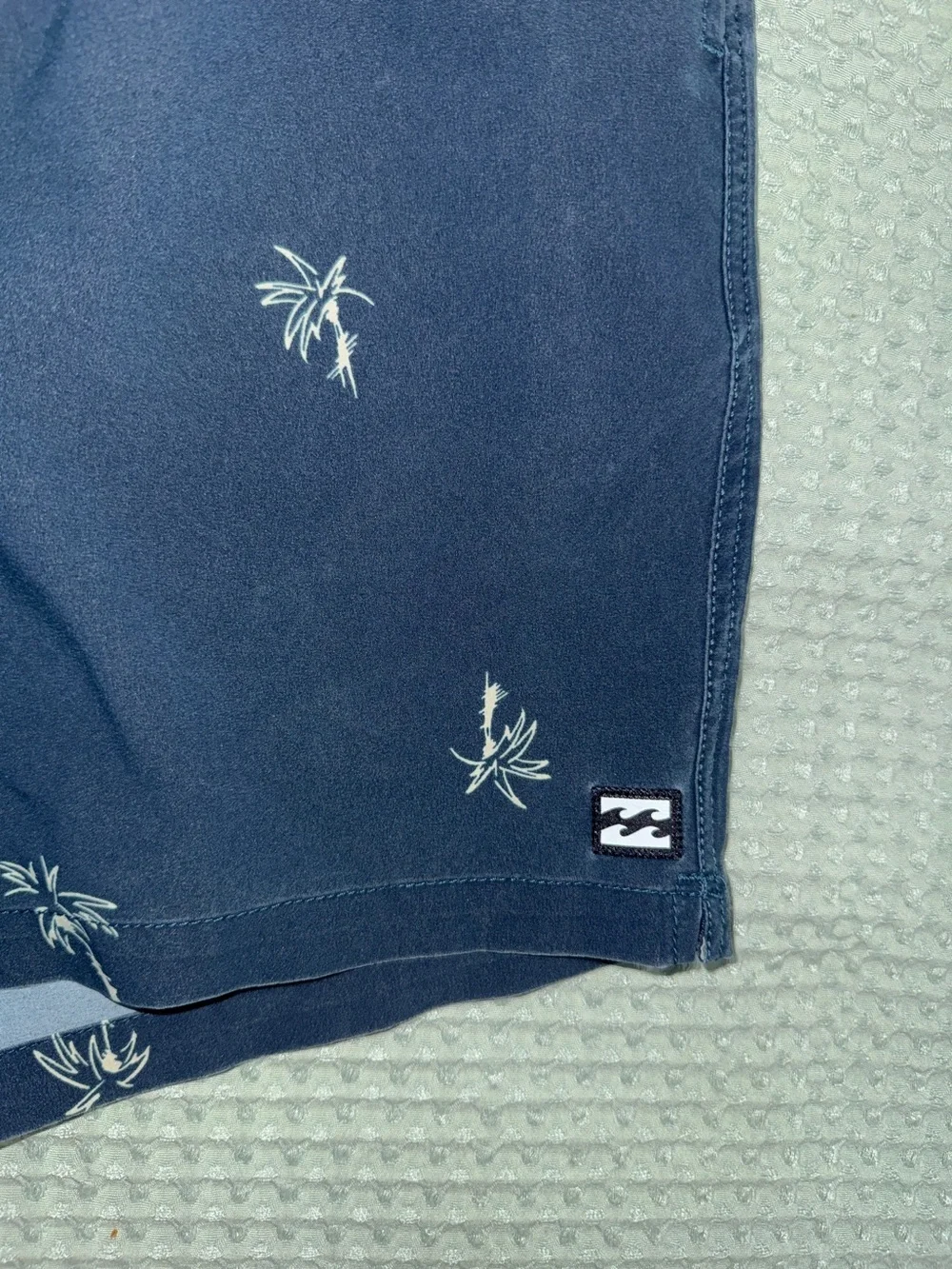 Billabong Men's Navy Palm-Print Swim Shorts size L